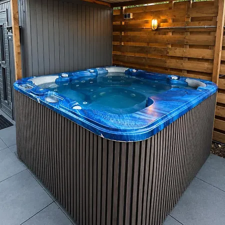 Chalet Cozy Wellness And Private Garden With Jacuzzi Sauna And Outdoor Bath Between Amsterdam Haarlem And Schiphol Airport Vijfhuizen