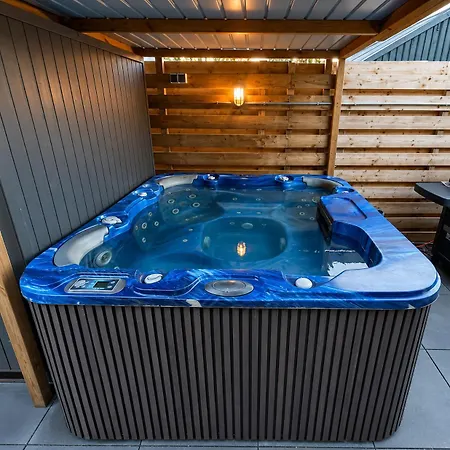 Cozy Wellness And Private Garden With Jacuzzi Sauna And Outdoor Bath Between Amsterdam Haarlem And Schiphol Airport * Vijfhuizen