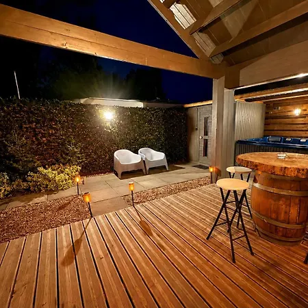 Chalet Cozy Wellness And Private Garden With Jacuzzi Sauna And Outdoor Bath Between Amsterdam Haarlem And Schiphol Airport *